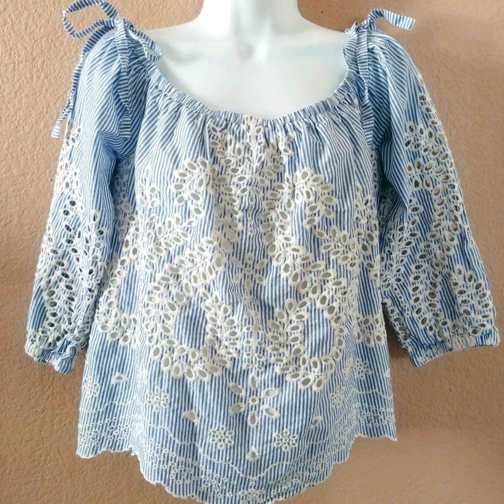 Express Lace Embroidered Top M